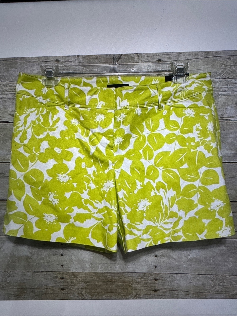 NWT The Limited floral tailored shorts Womens 14 chartreuse stretch Tropical